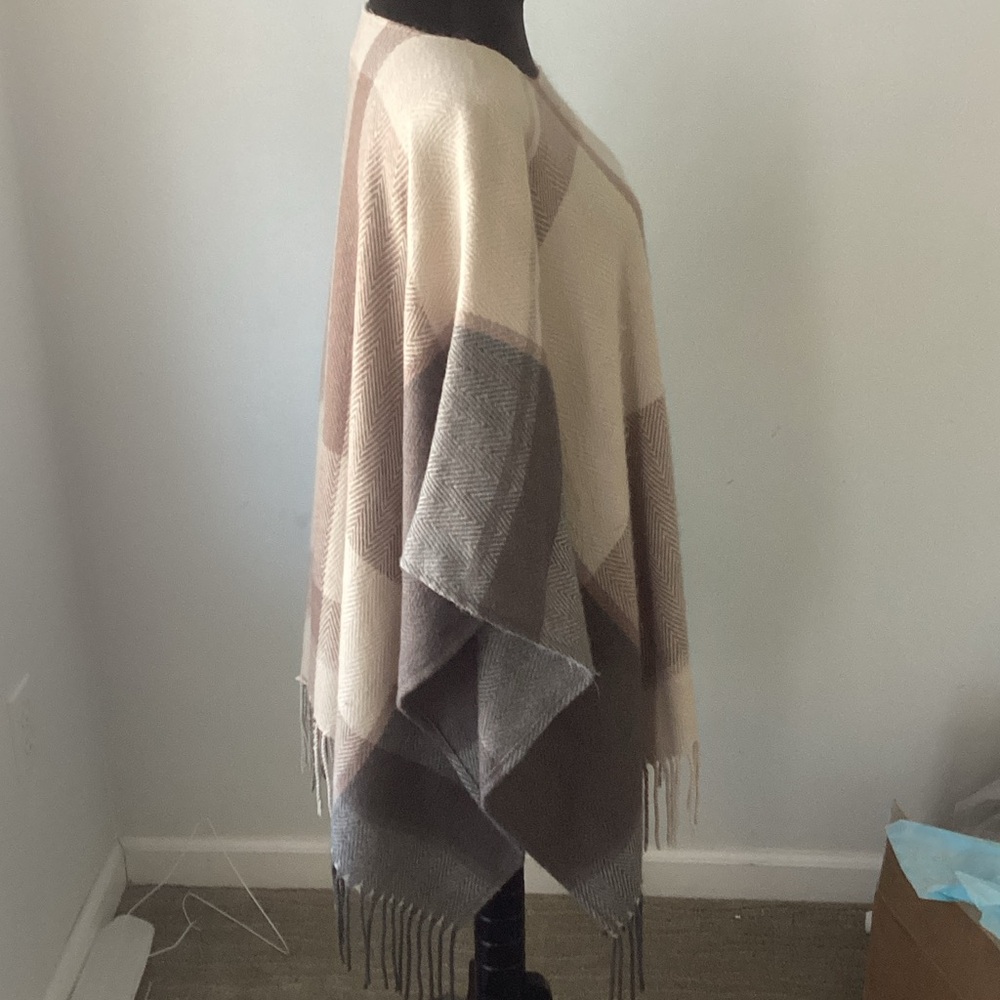 Euc Universal Thread Checkered Fringe Poncho - Cr… - image 3